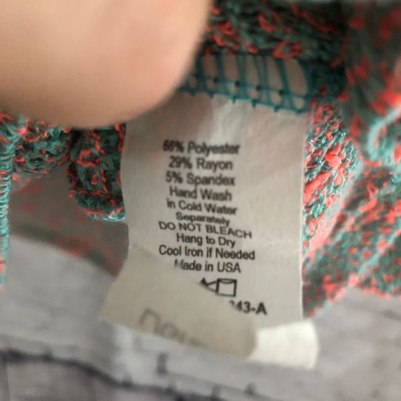 NWT L Francesca's Boutique Mint /Pink Knit Sweater - Picture 8 of 8